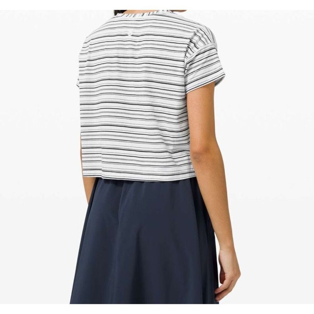 Lululemon Cates Tee, Cut Back Stripe White Black, SZ 4, EUC